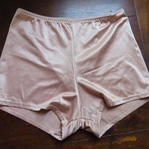 Undershapers Light Control Boyshort